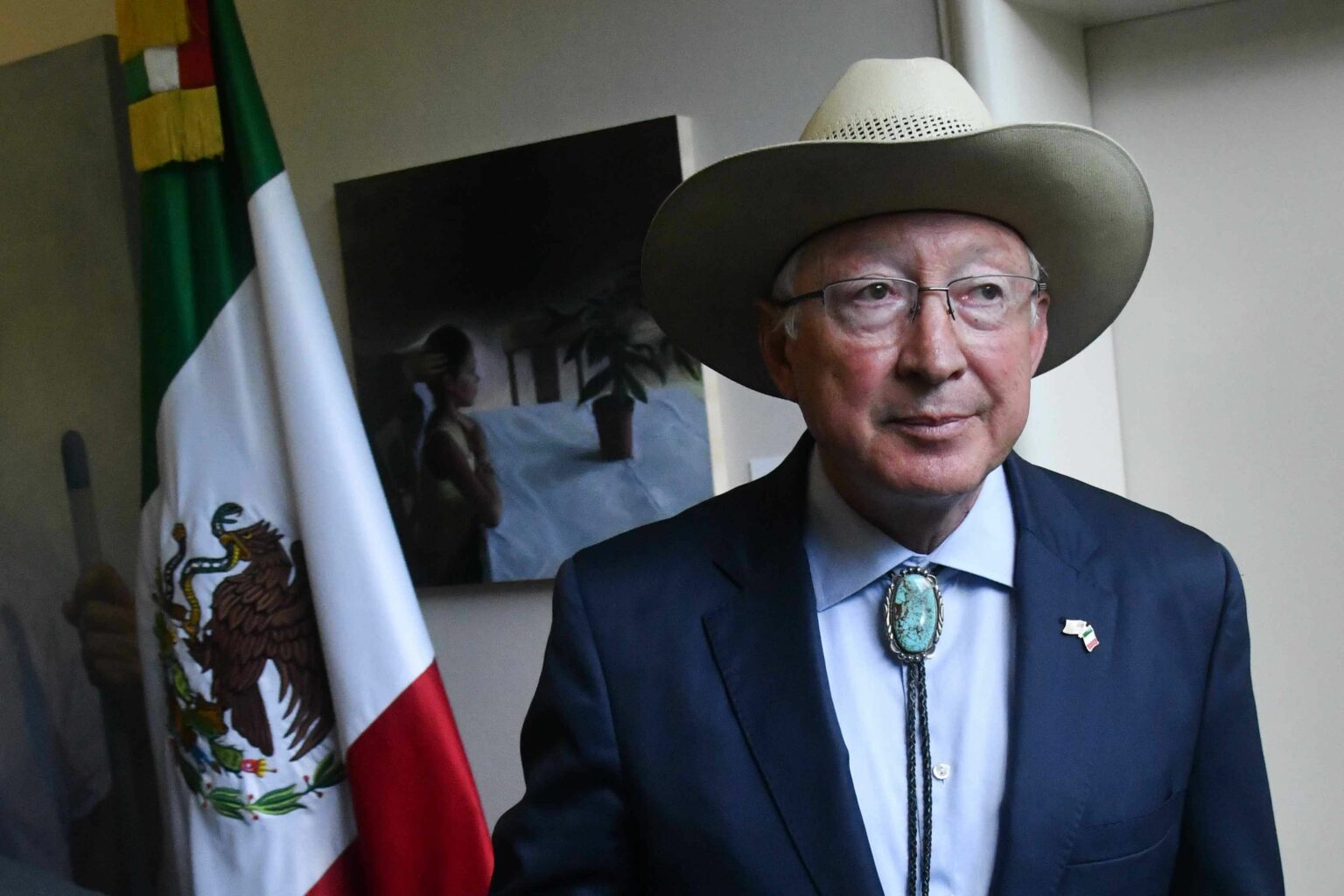 Ken Salazar Se Lanza Contra Amlo Y Sheinbaum Pol Tica De Abrazos No