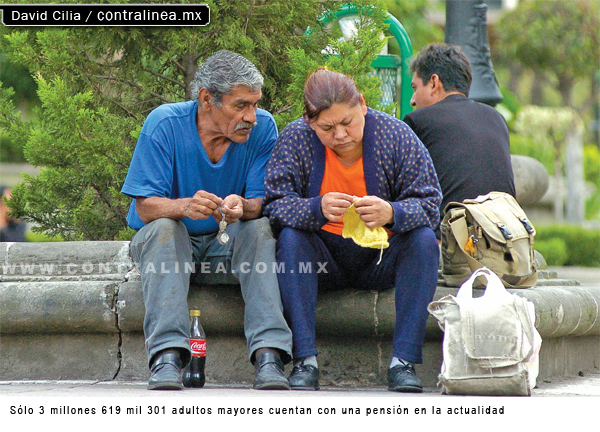 Sin pensión, población creciente de adultos mayores