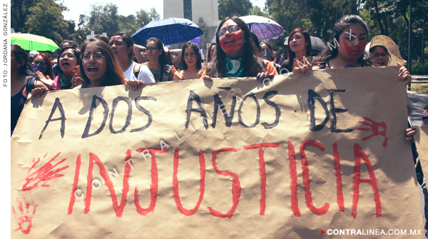 Familias de Lesvy Berlín y Aideé Mendoza marchan rumbo a Rectoría de la UNAM