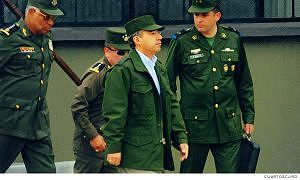 Felipe Calderón en compañía del ejercito mexicano