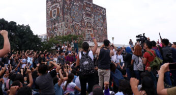 Maestros y estudiantes deben impulsar cambios en universidades: AMLO