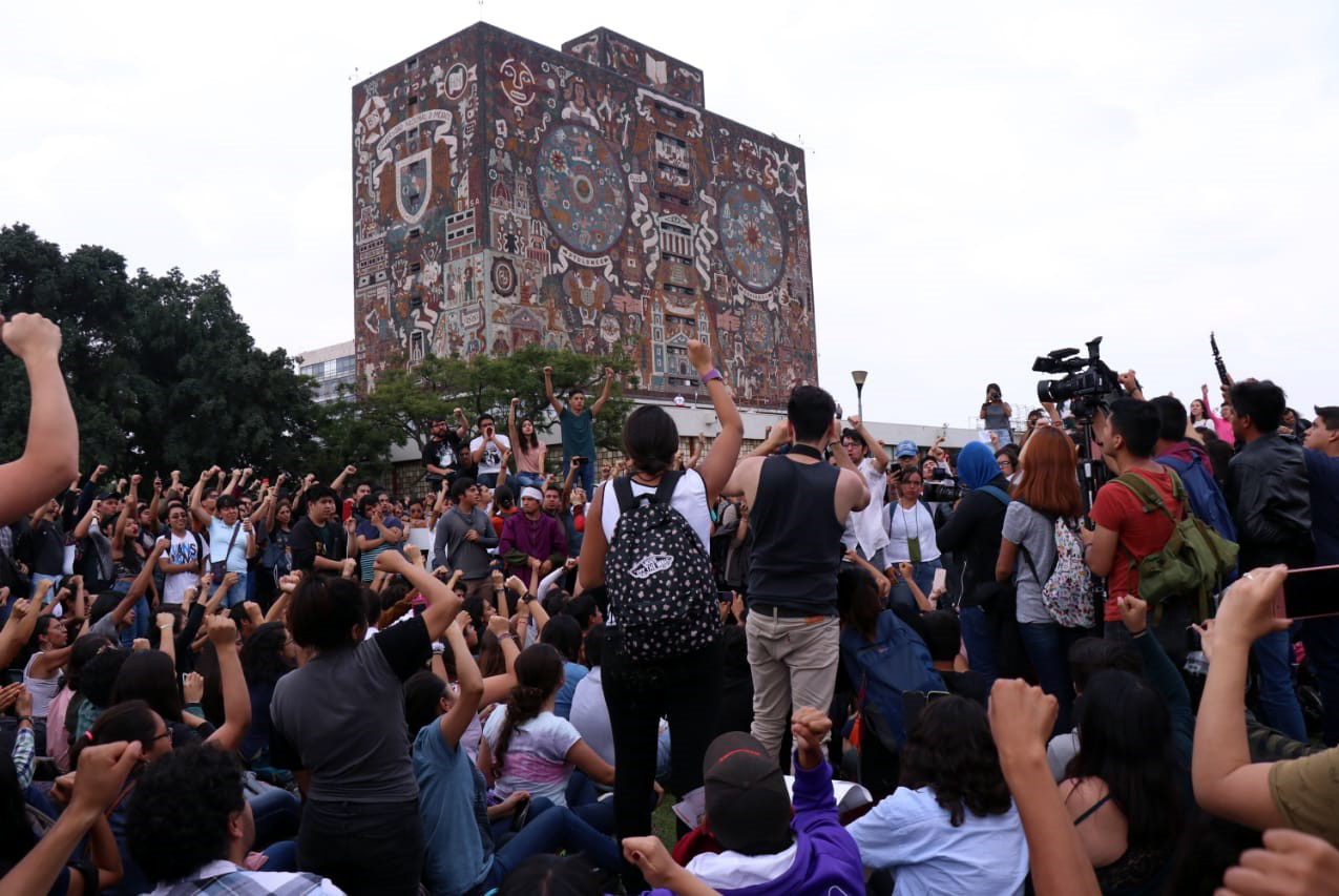 Maestros y estudiantes deben impulsar cambios en universidades: AMLO