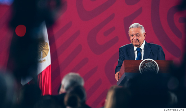 AMLO critica campaña de quédate en casa de la CDMX