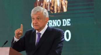 AMLO replica al Reforma: las playas del Caribe están limpias de sargazo, su información es falsa