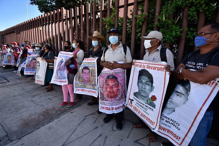 Padres de los 43 estudiantes normalistas rurales de Ayotzinapa desaparecidos