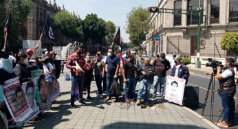 Madres y padres de los 43 de Ayotzinapa instalan plantón en solidaridad con Mactumatzá y Teteles