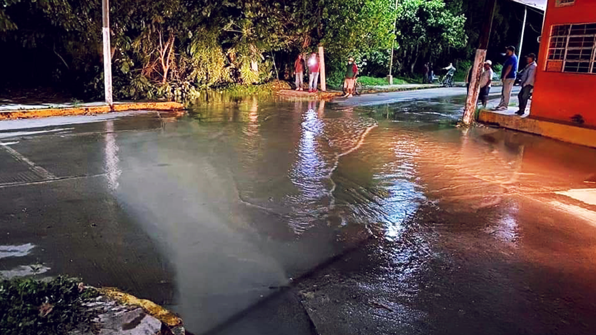 Habitantes de Nautla temen que terraplén inunde su comunidad