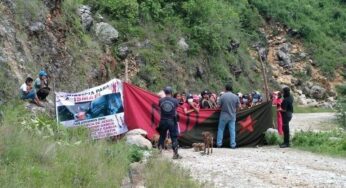 Más de 143 familias triquis, víctimas de desplazamiento forzado, impedidas de regresar a sus hogares