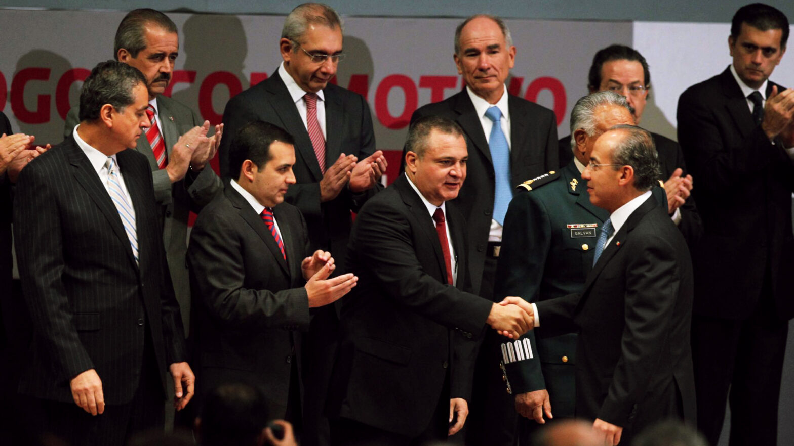 Imagen del expresidente Felipe Calderón con Genaro García Luna, Ernesto Cordero y otros funcionarios