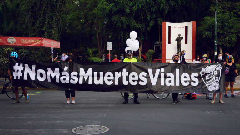 Manifestantes por siniestros viales