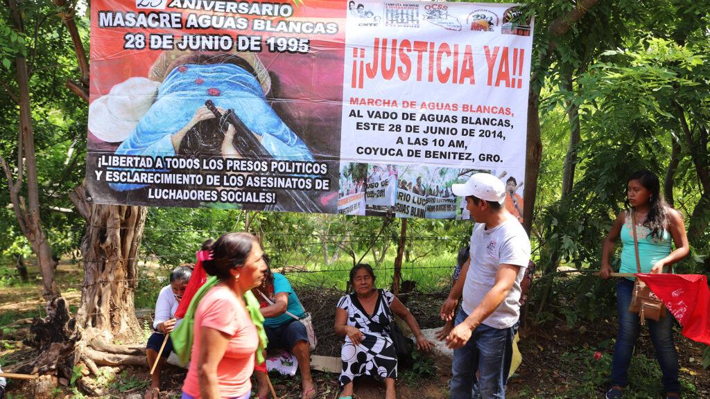 Manifestacion por la masacre de aguas blancas