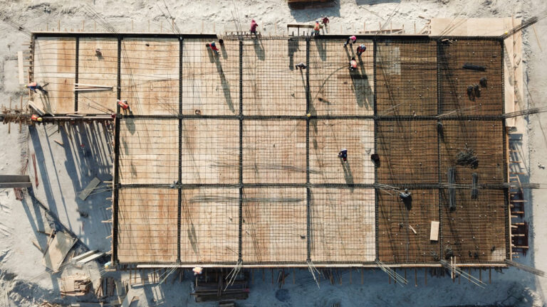 Trabajadores en la construcción del AIFA