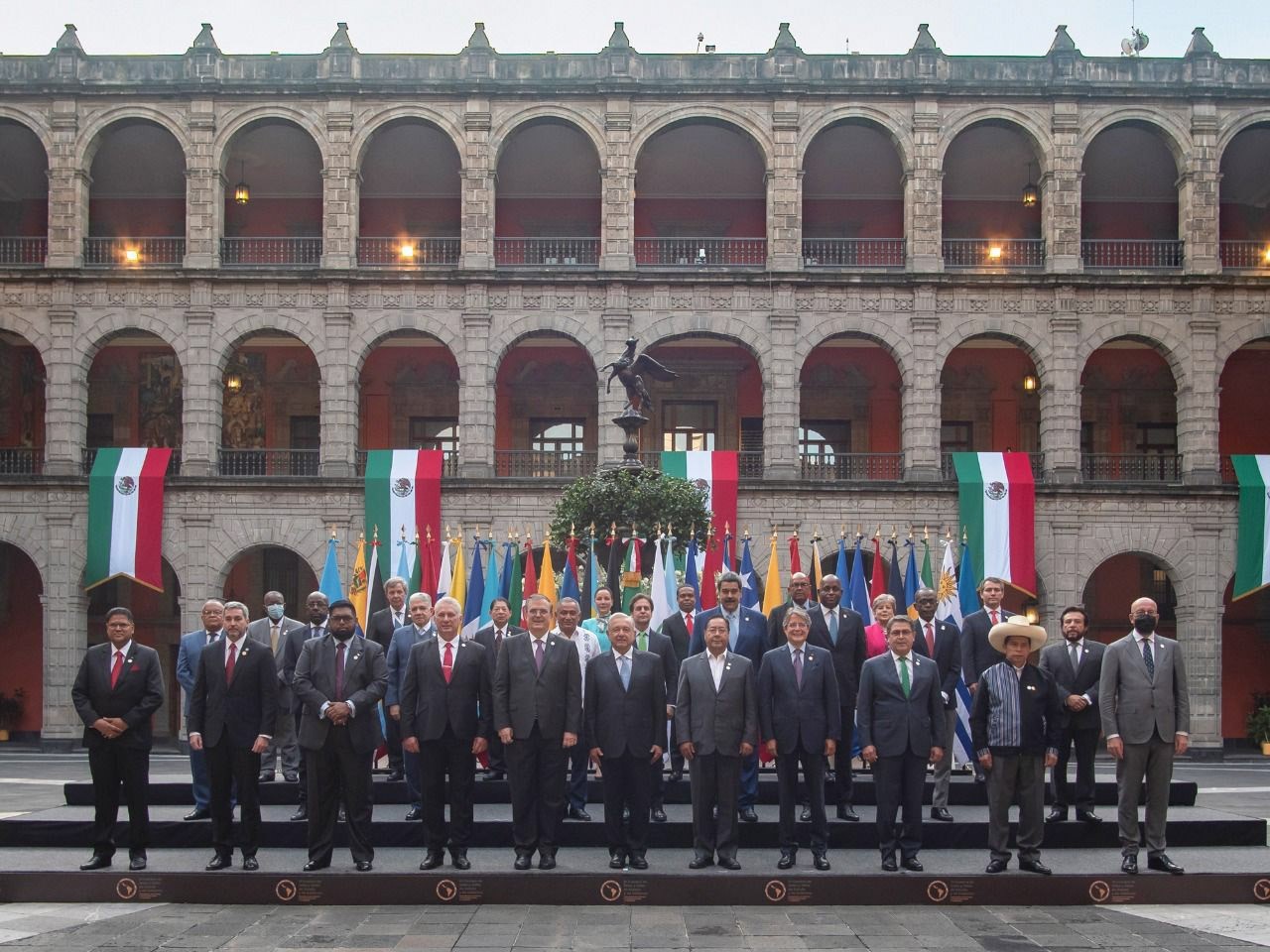 Andrés Manuel López Obrador, presidente de México, presidió la VI Cumbre de de la Comunidad de Estados Latinoamericanos y Caribeños (CELAC), llevada a cabo en Palacio Nacional.