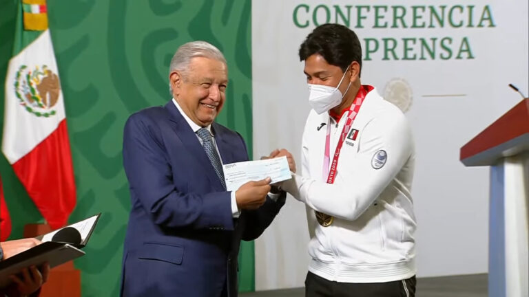 El gobierno federal entrega 110 millones de pesos en apoyos a 360 deportistas y entrenadores olímpicos y paralímpicos