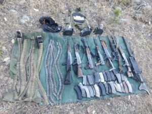 Armas y cartuchos incautadas al Cártel del Golfo y del Pacífico 