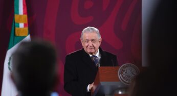 AMLO se somete revisión de rutina en hospital de Sedena