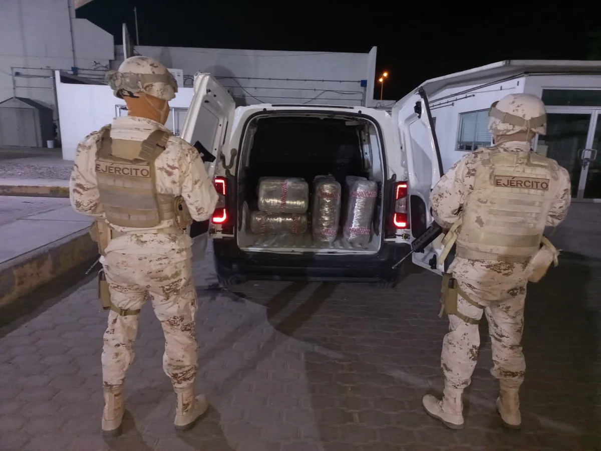 Elementos del Ejército Mexicano, aseguraron 180 kilogramos de metanfetamina, cocaína, heroína y fentanilo en Mexicali, Baja California