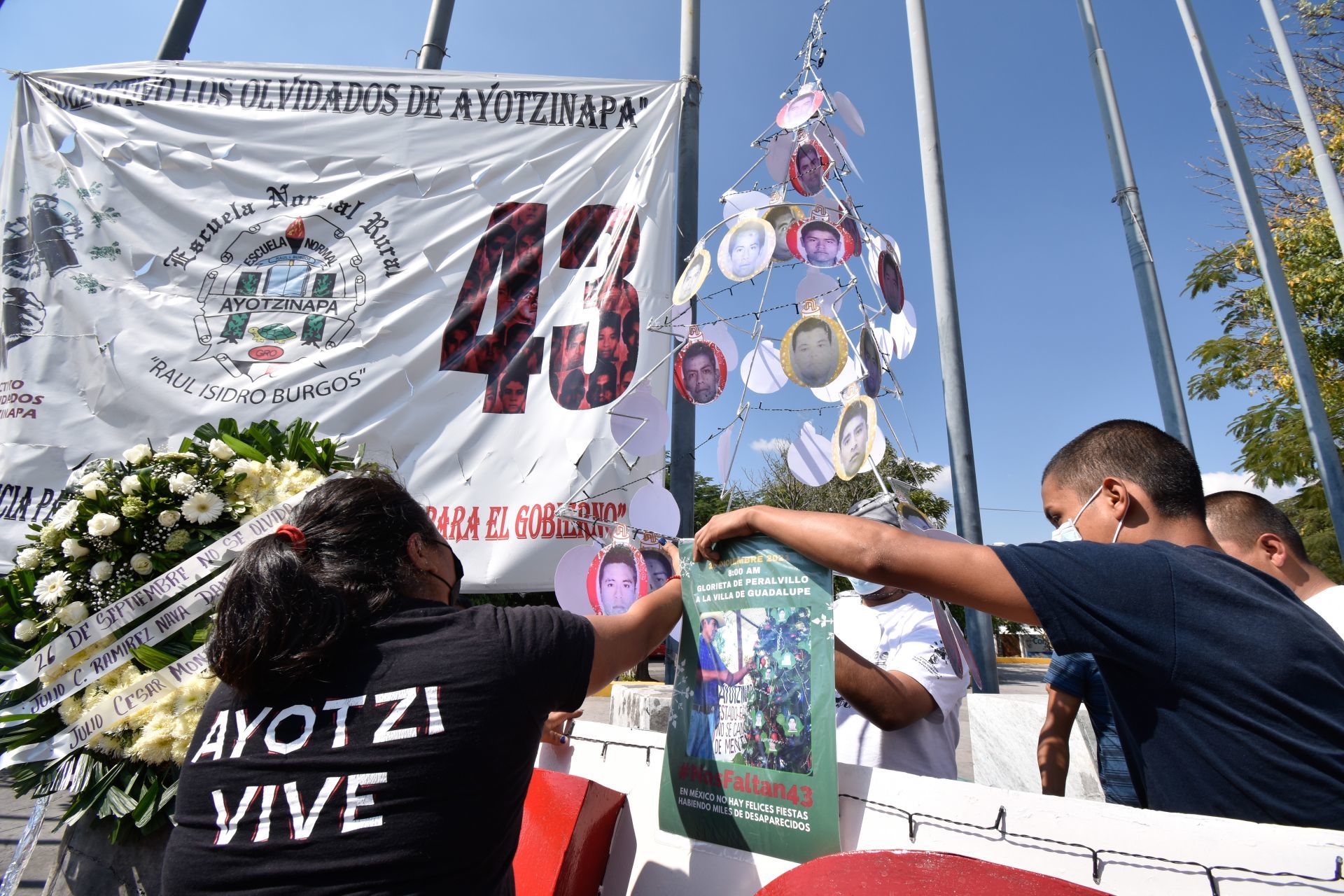 Padres de los 43 normalistas desaparecidos de Ayotzinapa