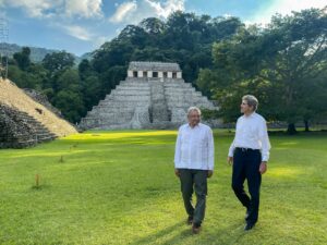 enviado especial presidencial para el clima de Estados Unidos, John Kerry junto al presidente Andrés Manuel López Obrador