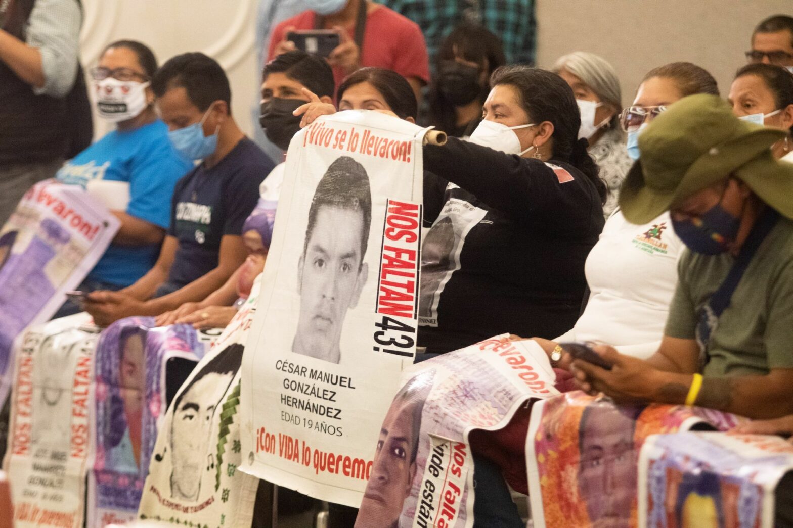 Padres y madres de los 43 de Ayotzinapa