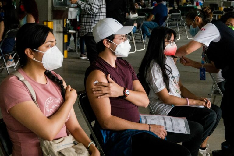 Las Secretarías de Salud y de Bienestar iniciaron la Campaña Nacional de Vacunación contra la influenza y la Covid-19