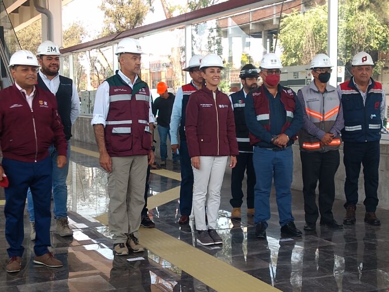 Foto de la jefa de gobierno Claudia Sheinbaum en avance de la construcción del trolebús elevado que correrá de Constitución de 1917 a Santa Martha Acatitla es del 92 por ciento