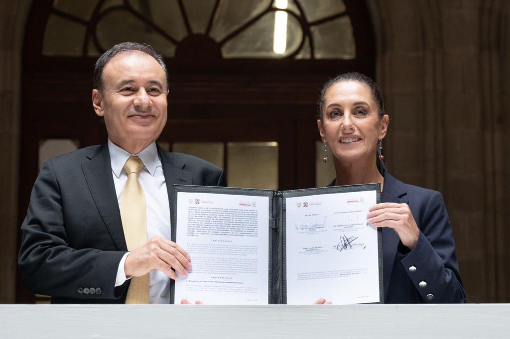 Claudia Sheinbaum y Alfonso Durazo firmaron el primer convenio para que el gobierno de la Ciudad de México capacitará a servidores públicos de Sonora en materia tecnológica.