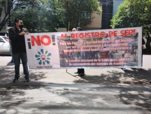 grupo de representantes de más de 20 pueblos y barrios originarios de la Ciudad de México se manifestaron en las afueras del Tribunal Electoral local para que se declare la nulidad del Sistema de Registro que les obliga a cumplir requisitos para ser reconocidos