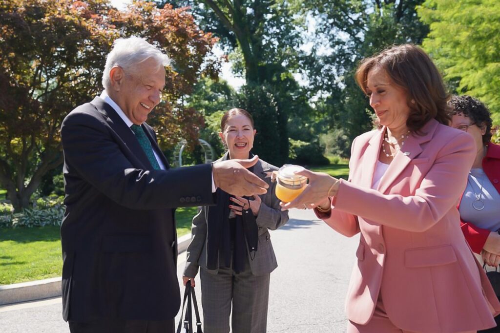 Andrés Manuel López Obrador inició esta mañana con un desayuno de trabajo con la vicepresidenta Kamala Harris