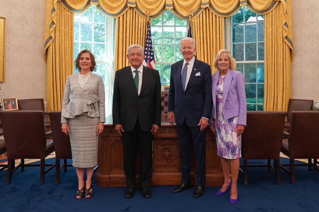 Presidente de México junto a su esposa Beatriz Gutiérrez y el presidente de Estados Unidos Joe Biden junto a su esposa Jill Biden