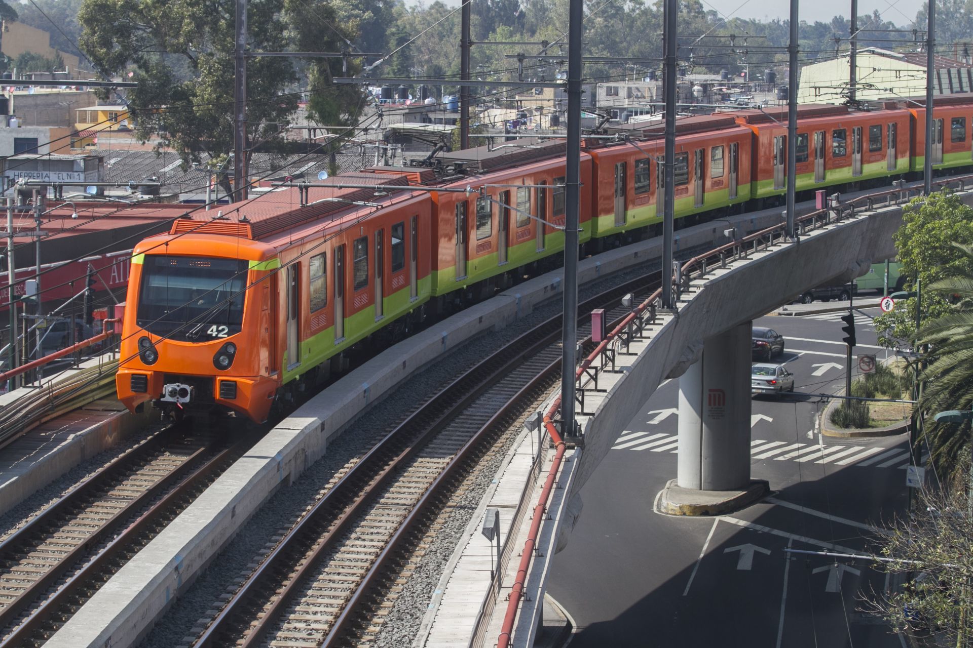 Trenes de la Línea 12 del metro de la CDMX