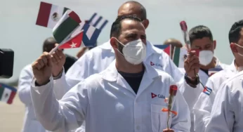 AMLO califica de infames, cuestionamientos a médicos cubanos