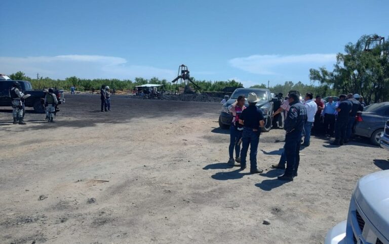 10 mineros permanecen atrapados en una mina de carbón en Sabinas, Coahuila,