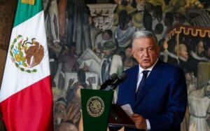 “No se puede mantener la paz, la tranquilidad con las armas, gobernando sólo para las minorías": López Obrador