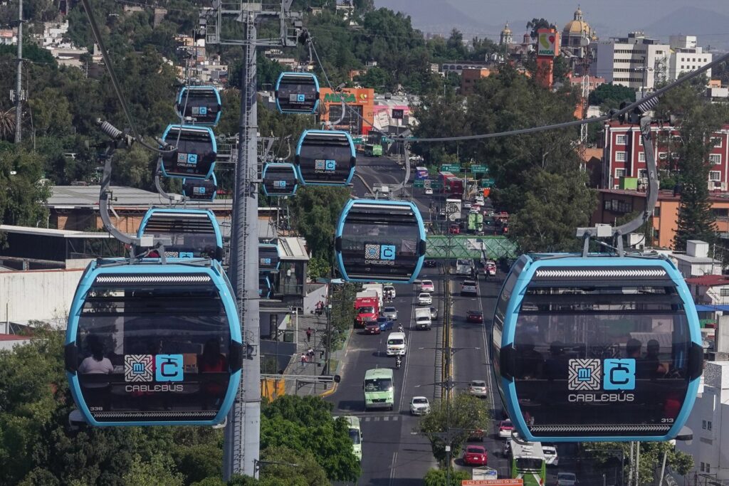 “El Cablebús de la Ciudad de México es completamente seguro aún en temporada de lluvias y tormentas eléctricas”, aseveró Andrés Lajous Loaeza