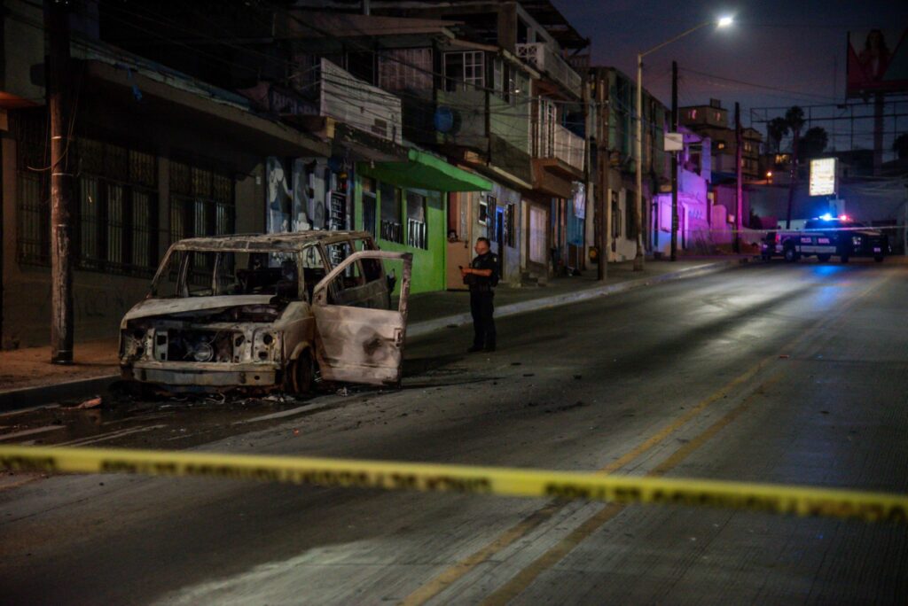 propaganda negra, quema de vehículos por parte de cárteles mexicanos