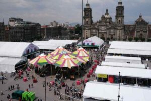 Feria Internacional del Libro de la CDMX en el Zócalo