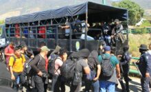 Rescatan a 125 migrantes en carretera de Oaxaca