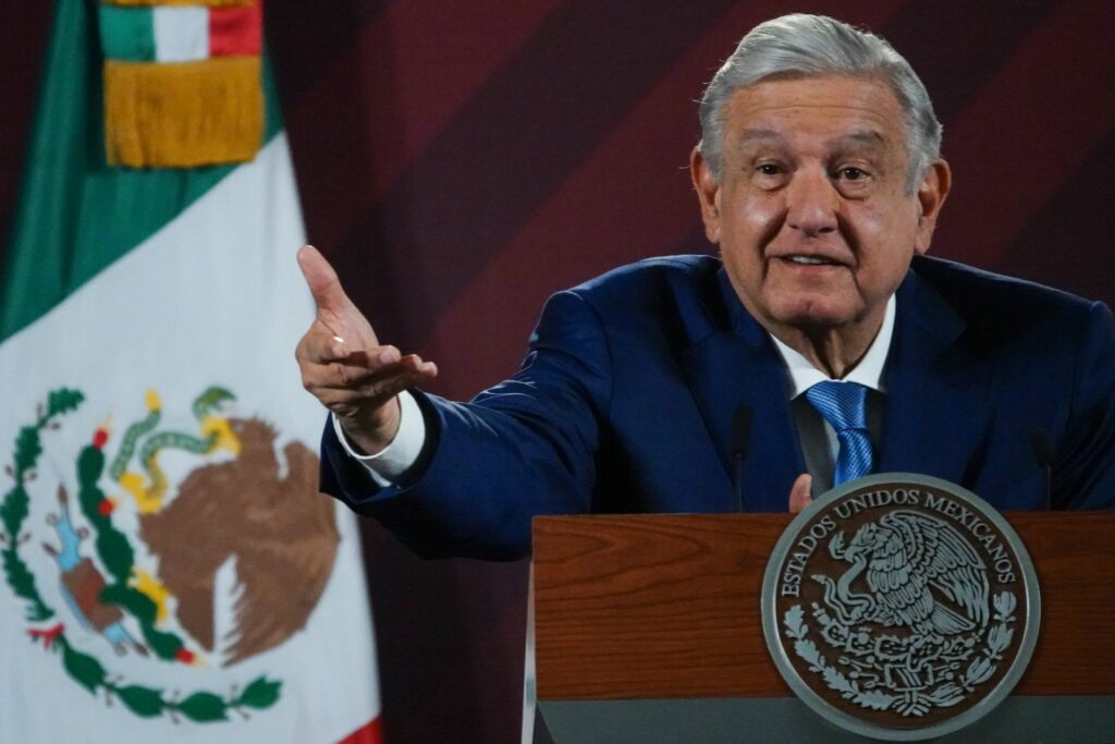 El presidente López Obrador solicitará al Congreso de la Unión derogar la fracción del Artículo 33 que permite expulsión a extranjeros