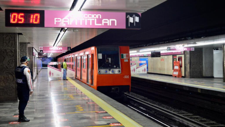 Anden de la Línea 1 del metro de la Ciudad de México, dirección Pantitlán