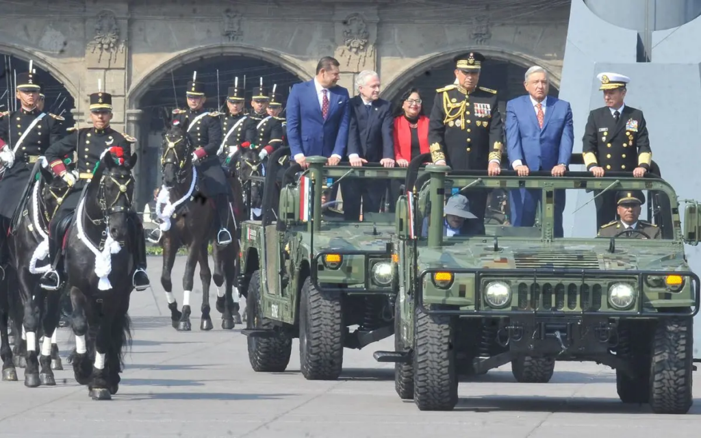 AMLO encabeza el 110 aniversario de la Marcha de la Lealtad