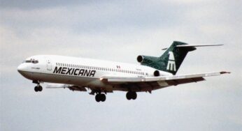 AMLO formaliza compraventa de Mexicana de Aviación