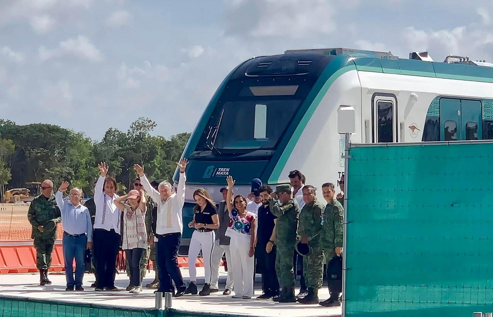 AMLO dio el banderazo de bienvenida a primer vagón del Tren Maya