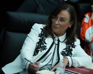 Nahle García explica que ambas denuncias documentan una probable comisión de los delitos de conflicto de interés y tráfico de influencias.