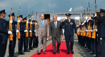 AMLO inicia gira de trabajo en Colombia y Chile