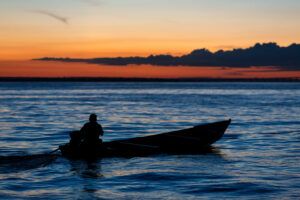 Mayka Tejada, nació, creció y ahora huye de la pequeña isla del Caribe panameño que quedará inhabitable por el aumento del nivel del mar.