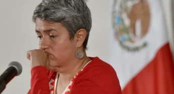 AMLO identifica a Karla Quintana como militante de la oposición