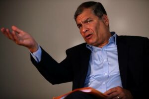 Al neoliberalismo lo defienden quienes se benefician de él: Rafael Correa