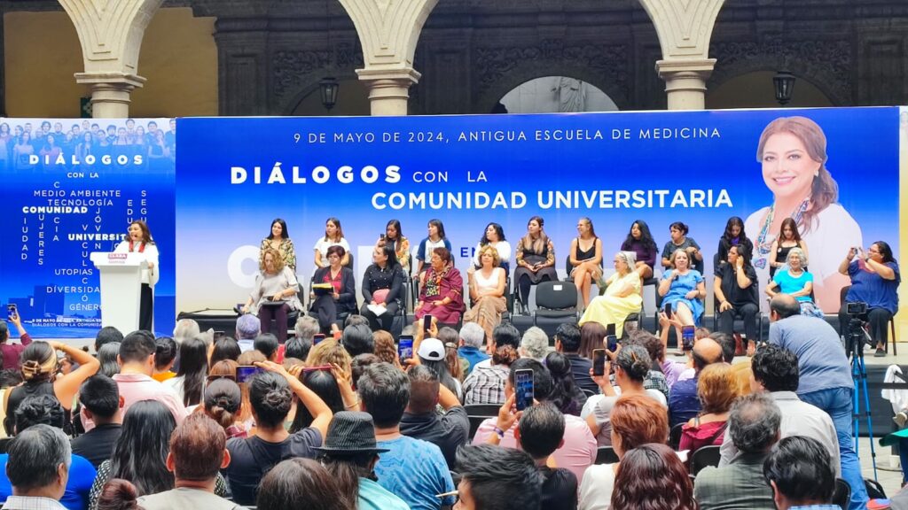 Brugada propone unir fuerzas con universitarios; éstos expusieron problemas urgentes