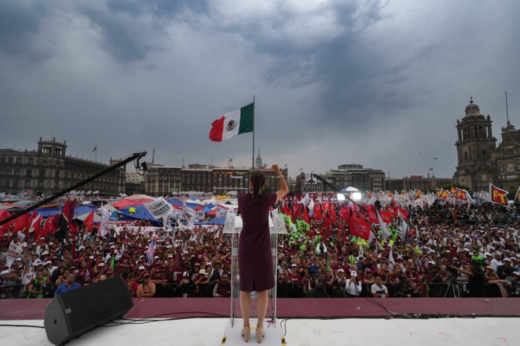 En un Zócalo abarrotado por miles de personas, Claudia Sheinbaum Pardo, cerró su campaña con un discurso esperanzador para el país